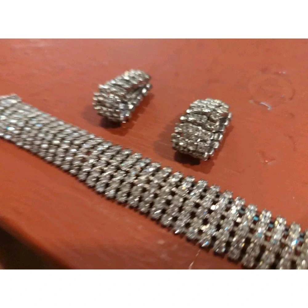 VINTAGE JEWELRY 1950's Gorgeous RHINESTONE BRACELET & Clip On Earrings Set